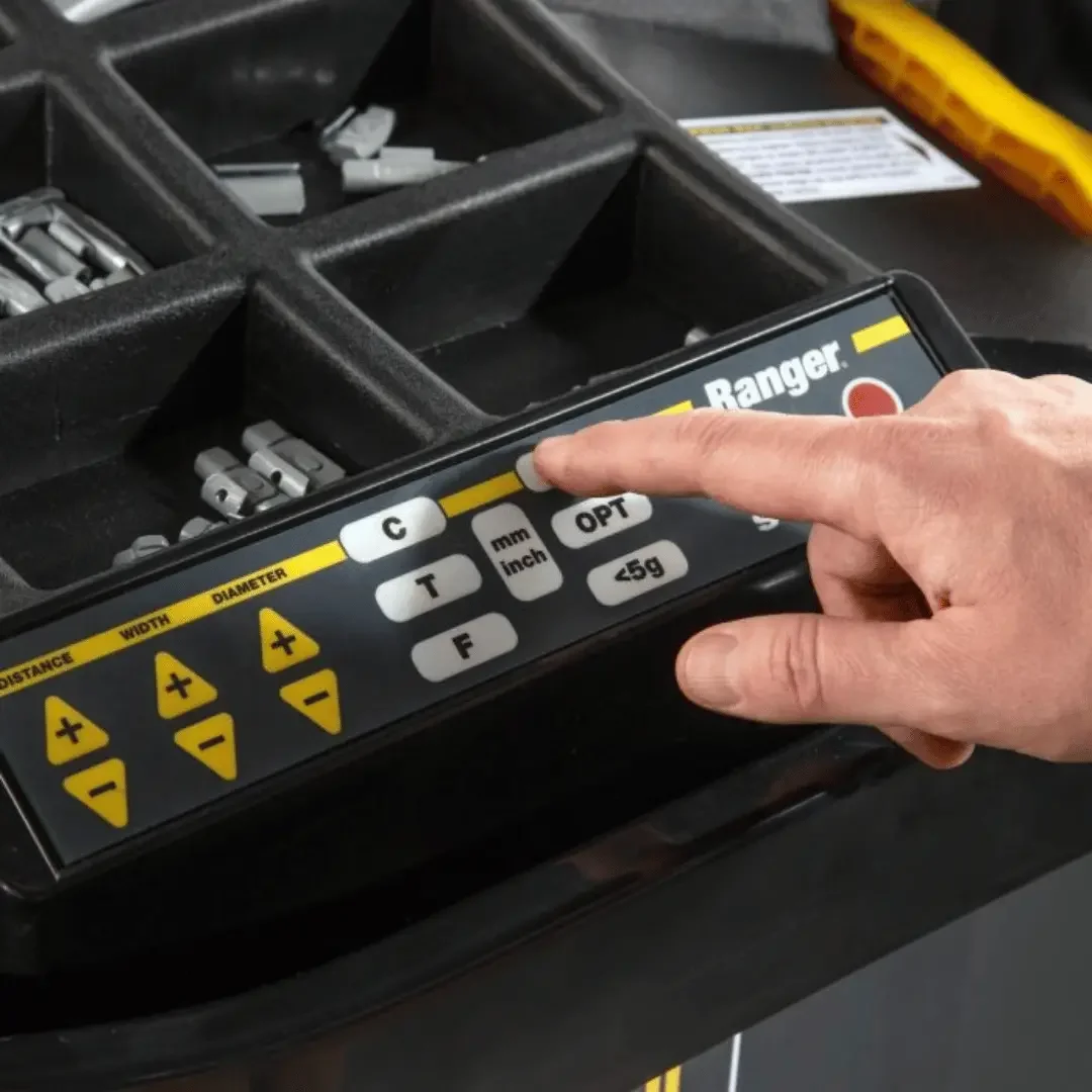 Ranger LS45DS Sonar 3D Laser-Spot™ Wheel Balancer / Includes Flange Press Plate / 208-240V - Image 6