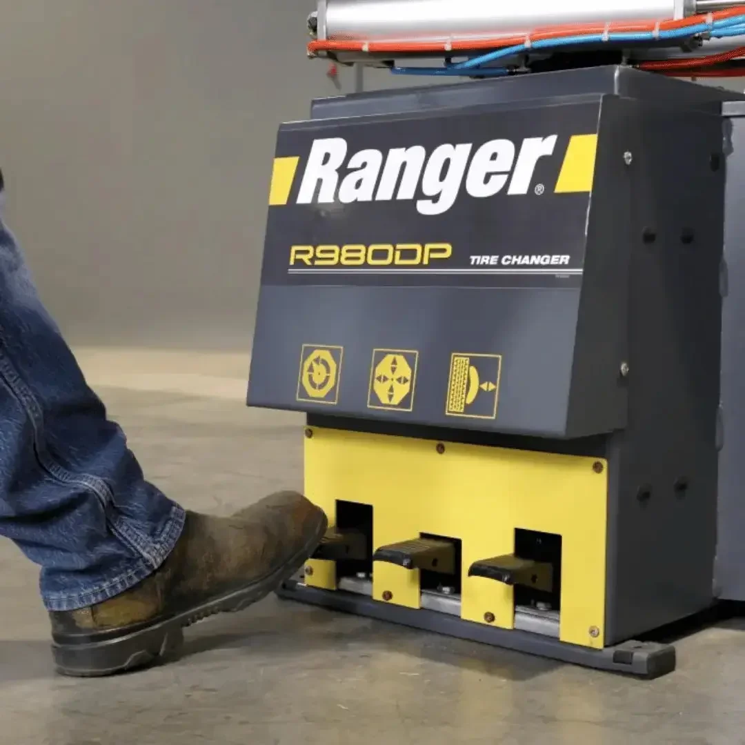 Ranger R980DP-L Tire Changer Swing Arm Dual-Tower Assist - Image 6
